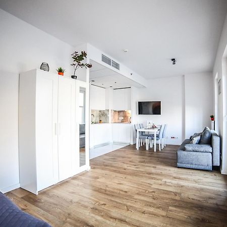 Big City Life Apartments - Bliska Wola Tower A 바르샤바 외부 사진