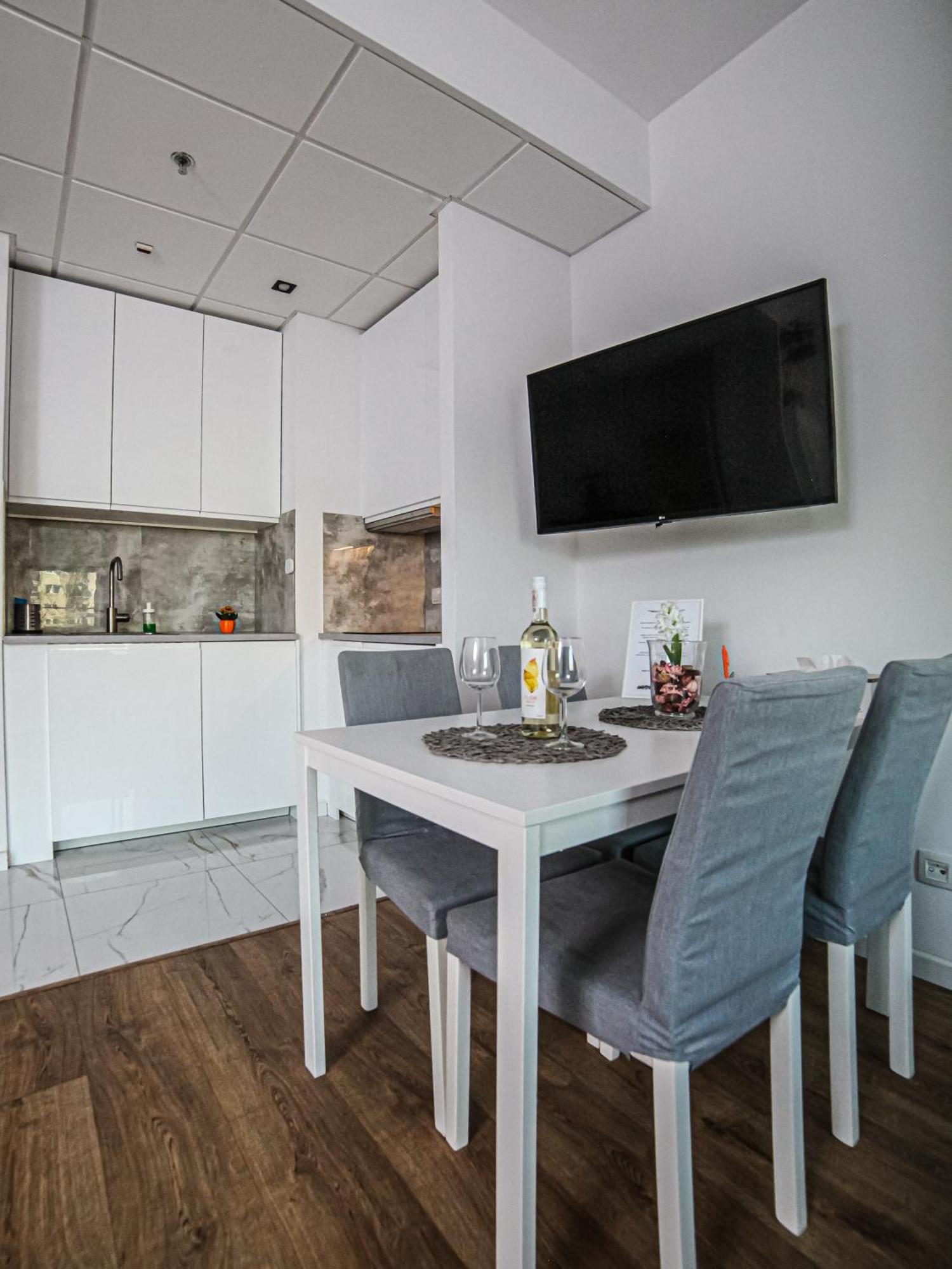 Big City Life Apartments - Bliska Wola Tower A 바르샤바 외부 사진