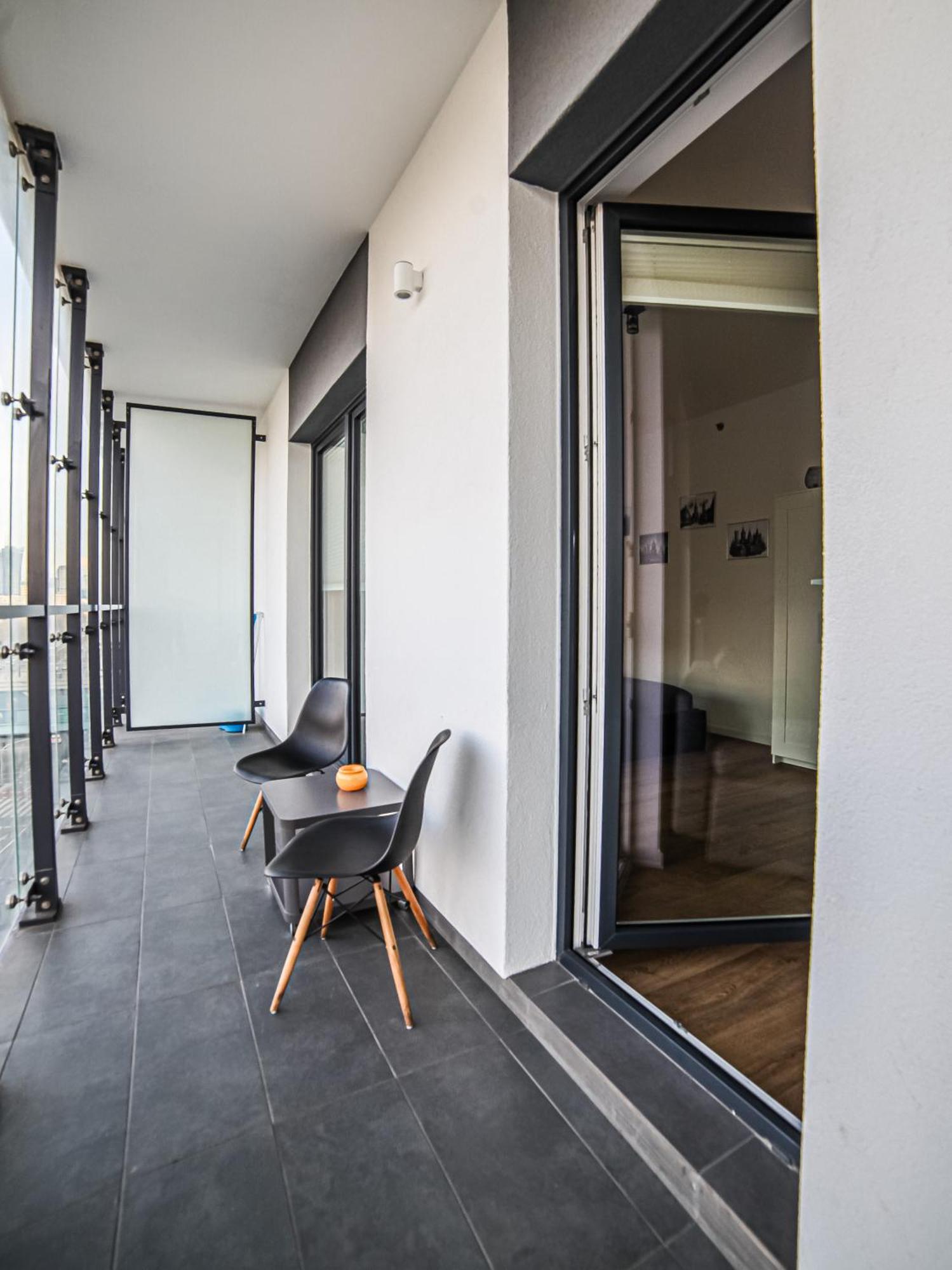 Big City Life Apartments - Bliska Wola Tower A 바르샤바 외부 사진